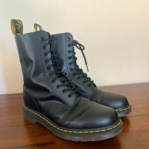 Dr. Martens 1460 Unisex Smooth Leather Black Lace up Boots Goth Grunge in Size 8